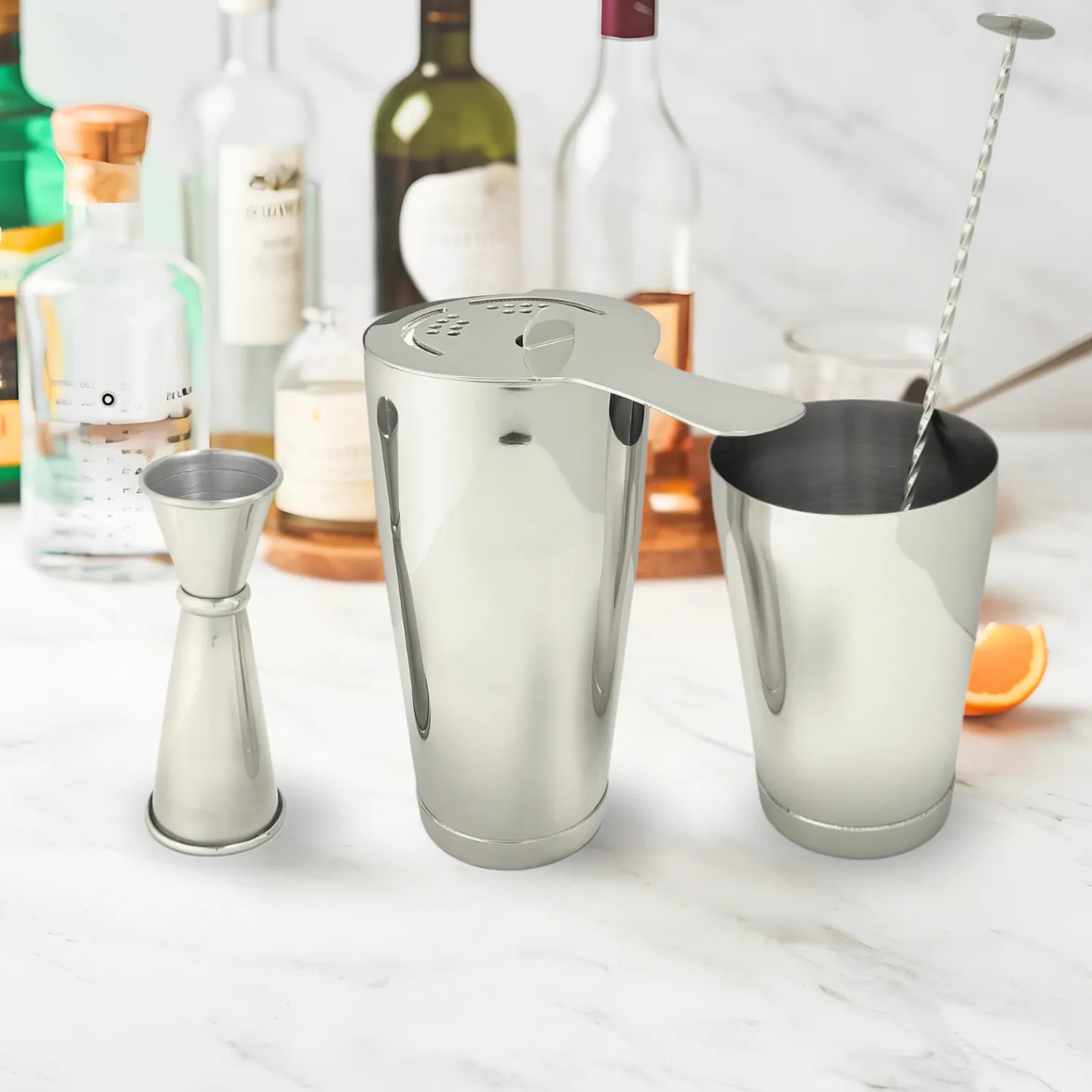 Boston shaker cocktail set in use